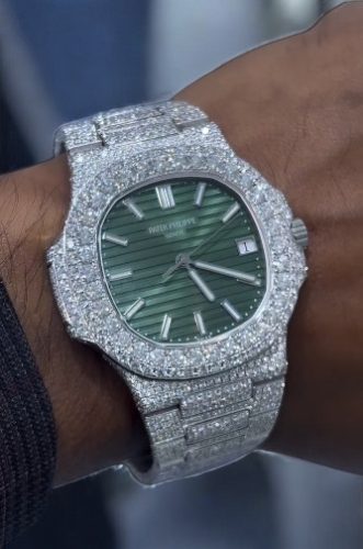 Best Swiss Super Replica Patek Philippe Nautilus 5711 - Stainless Steel, Emerald Dial, 50M Waterproof photo review